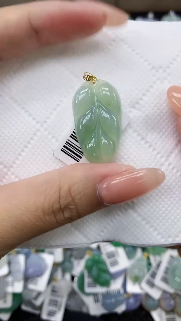颈饰18K金镶嵌翡翠11111111111