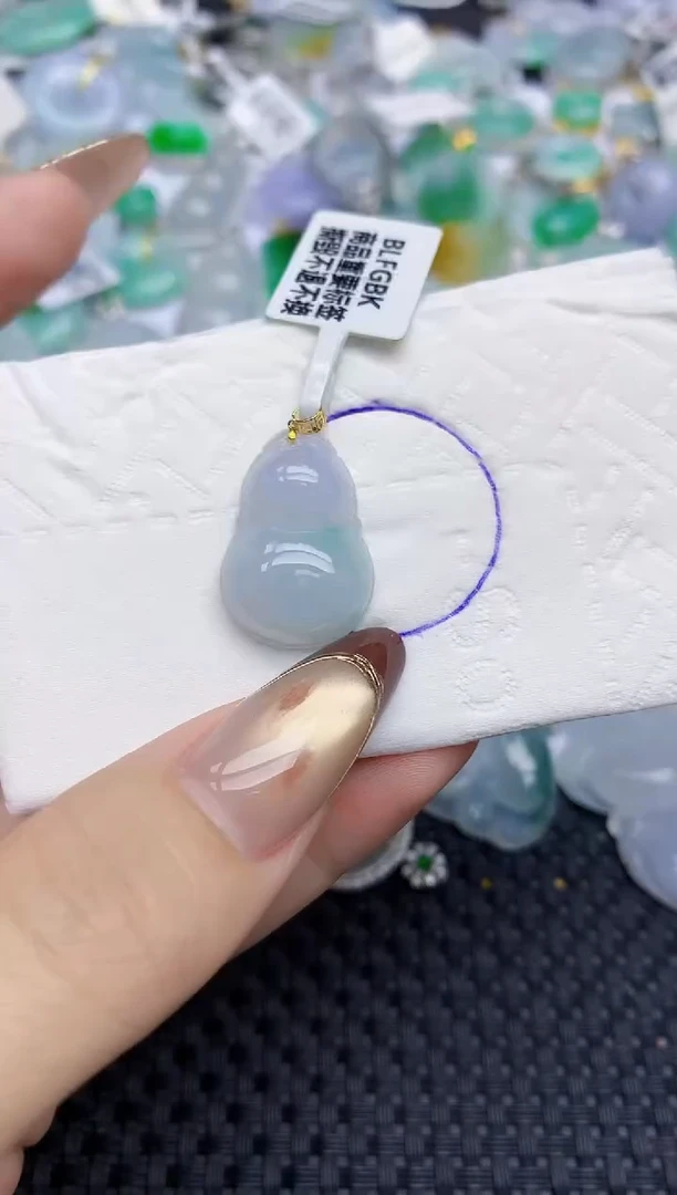 颈饰18K金镶嵌翡翠   天然翡翠A货  百元以上9米证书费自理