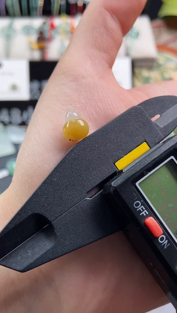 翡翠未镶嵌颈饰立体葫芦
