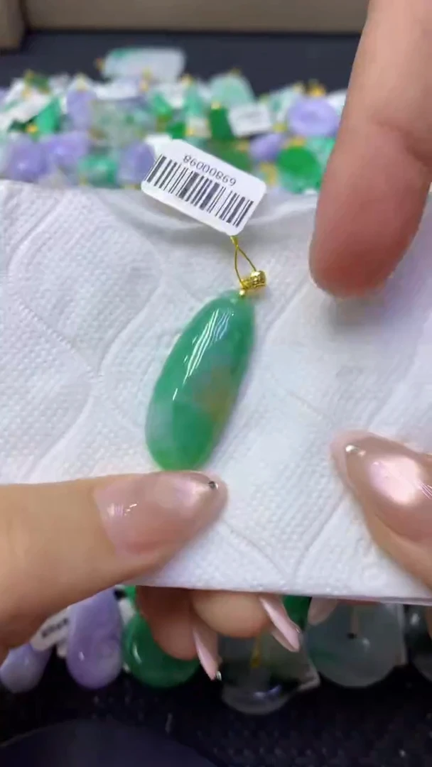 颈饰未镶嵌翡翠天然缅甸翡翠A货