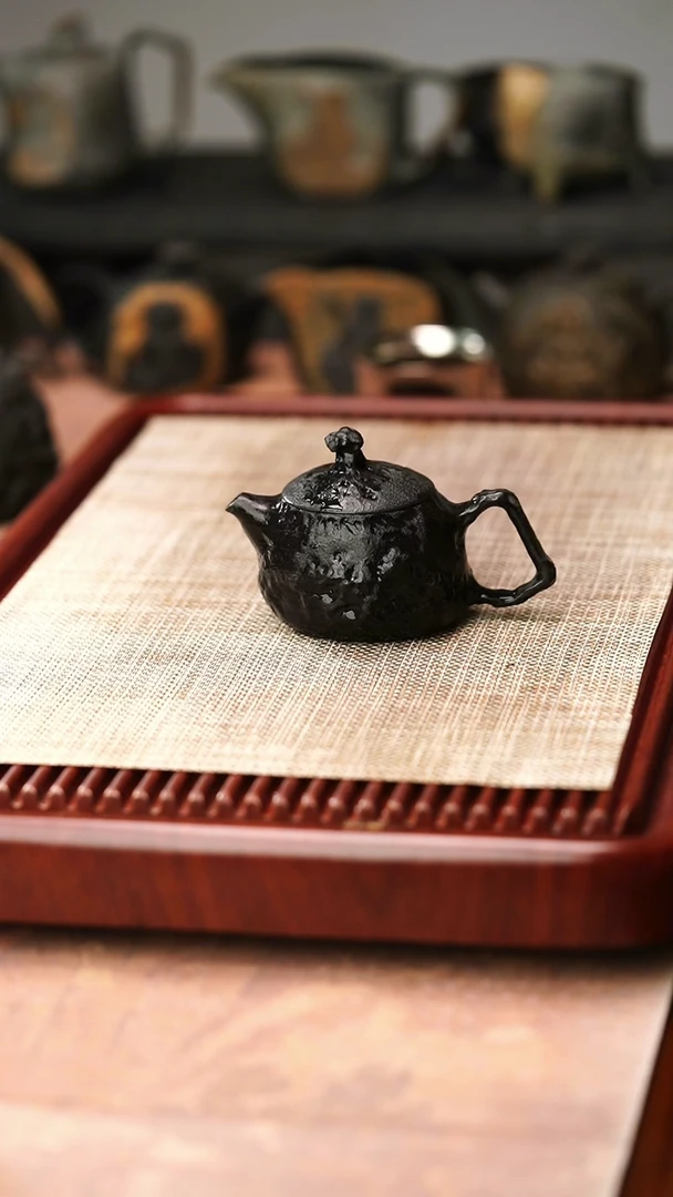 归玉堂冰碛岩重工雕刻太和壶150cc