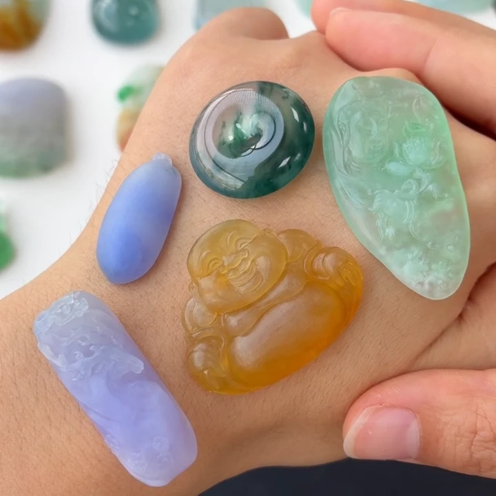 缅甸天然定制翡翠挂件