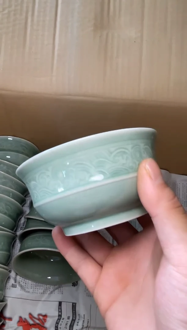 瓷微瑕海浪碗一只
