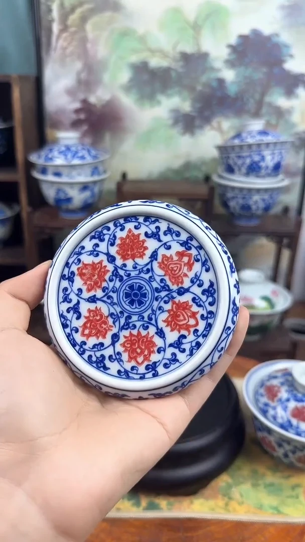 青花釉里红缠枝莲盖置