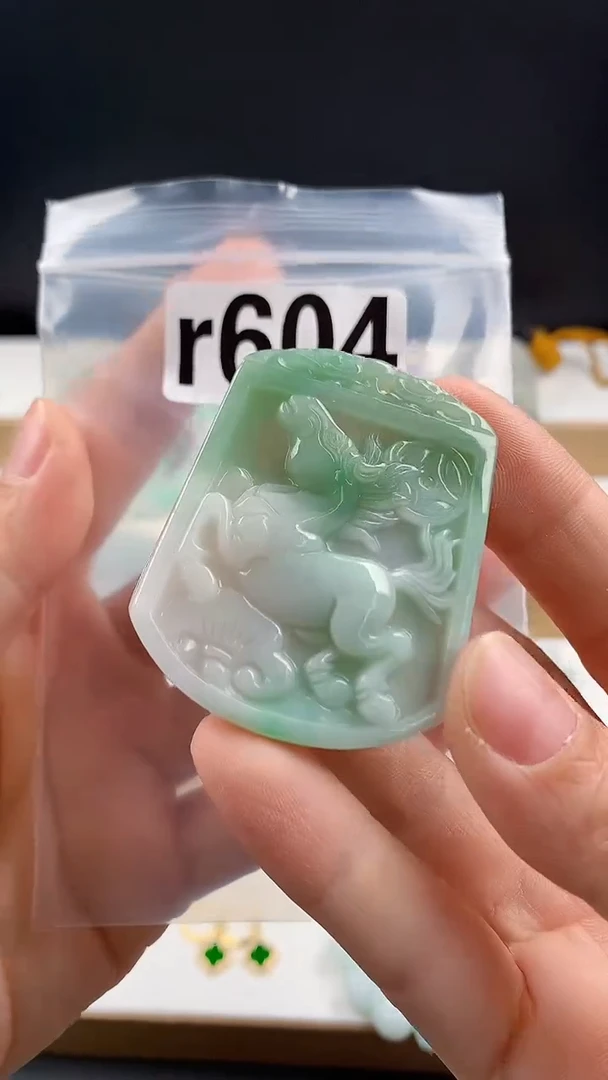 颈饰未镶嵌翡翠天然翡翠吊坠挂件