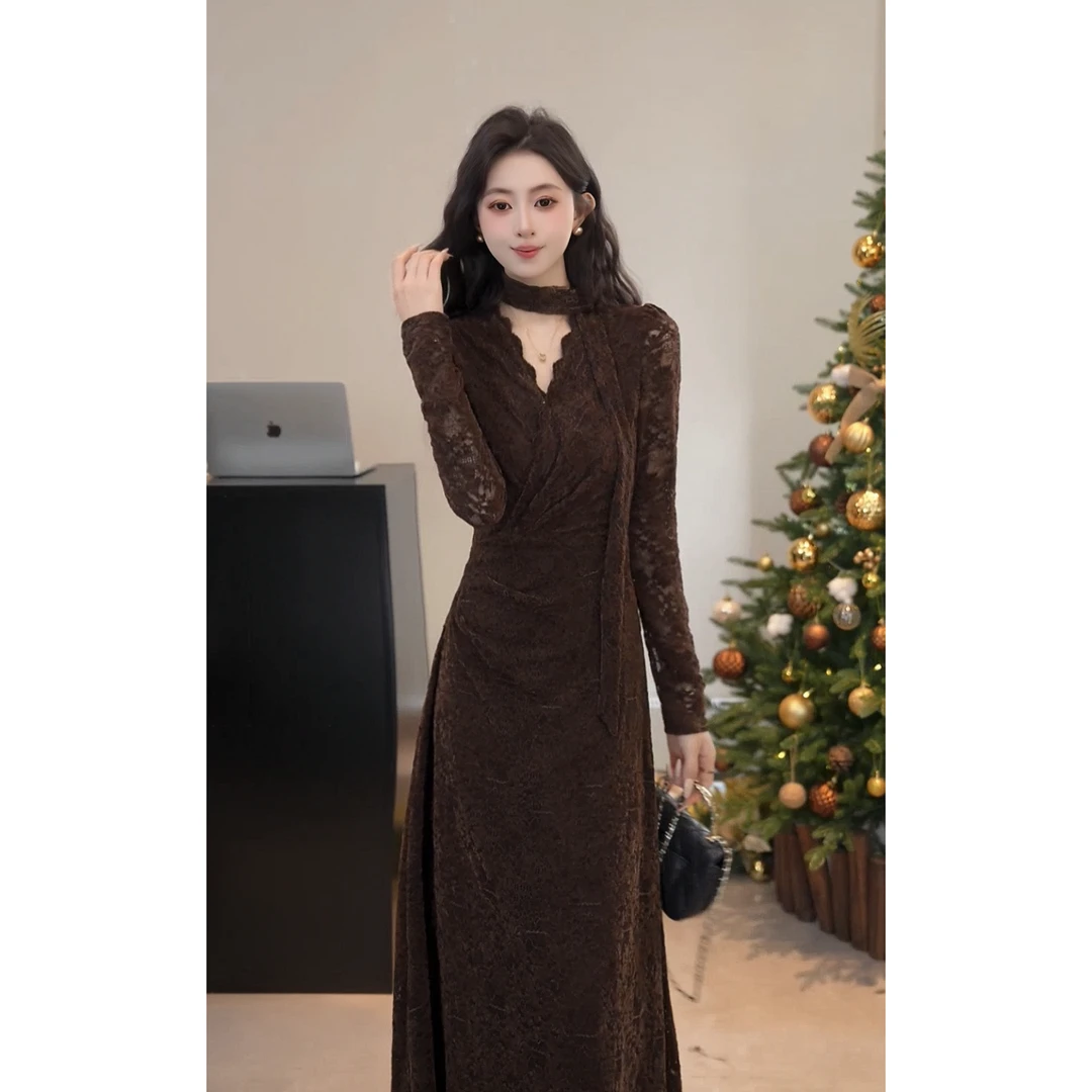 YUANLIANSU/圆脸酥【岁月珍宝】法式修身收腰压褶V领连衣裙女秋冬