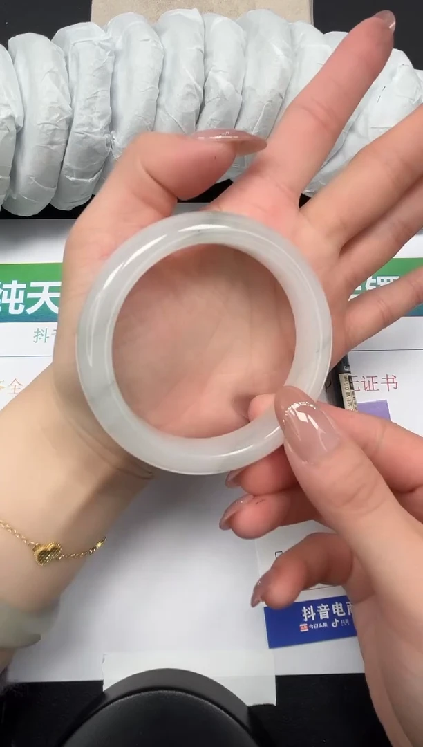 【闪购商品】石英质玉手镯未镶嵌117-56.4