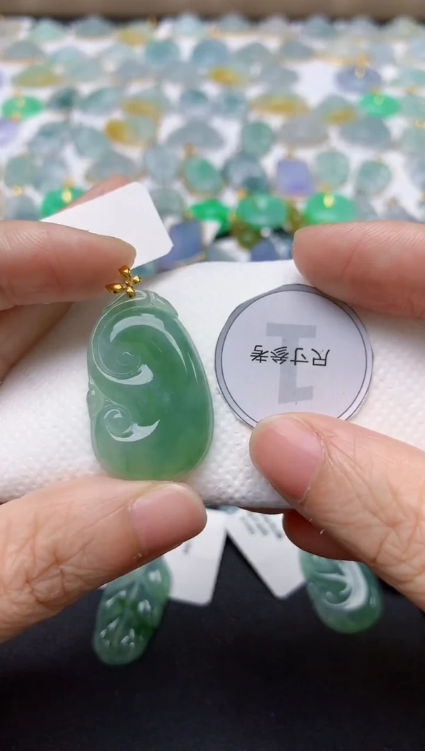 翡翠18K金镶嵌颈饰天然缅甸A货翡翠