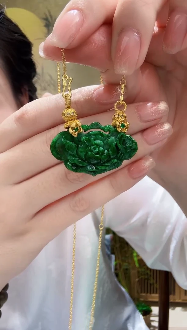 颈饰未镶嵌翡翠吊坠