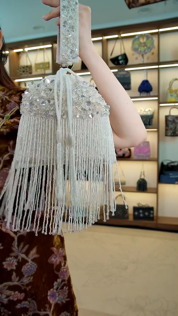 织绣百格汇手工包