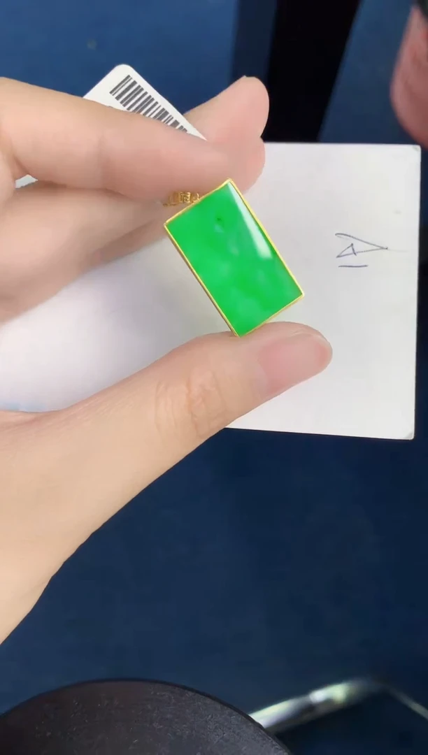 翡翠18K金镶嵌颈饰天然翡翠緬甸A貨
