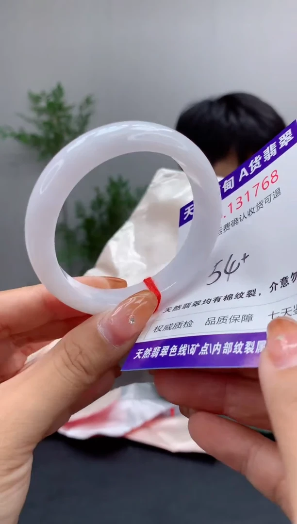 未镶嵌手镯翡翠有纹，完美者勿拍