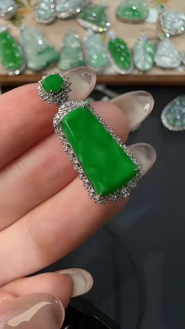 翡翠18K金镶嵌吊坠(不含链)21