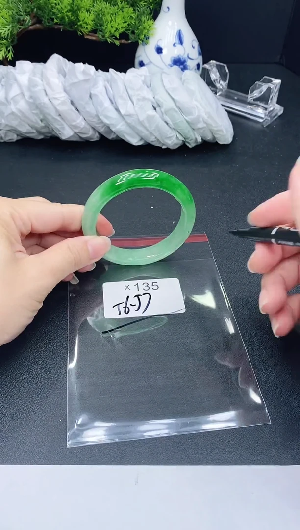 未镶嵌手镯翡翠135