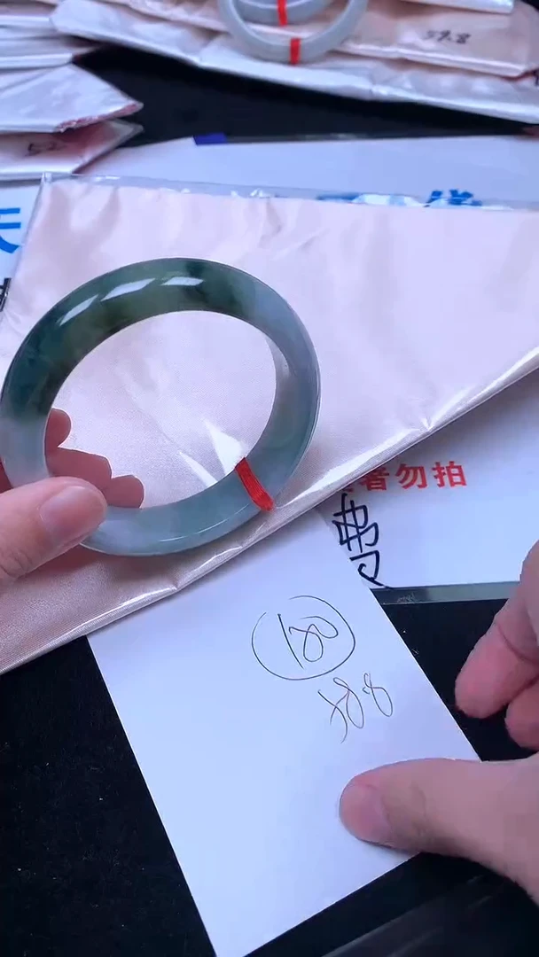未镶嵌手镯翡翠.