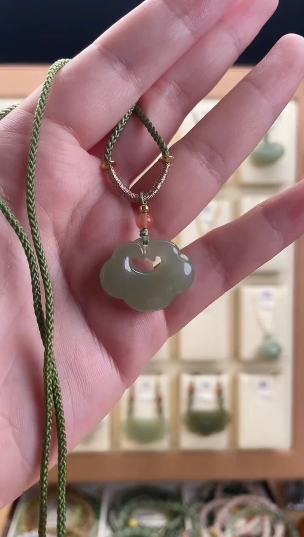 【闪购商品】和田玉颈饰未镶嵌祥云平安锁