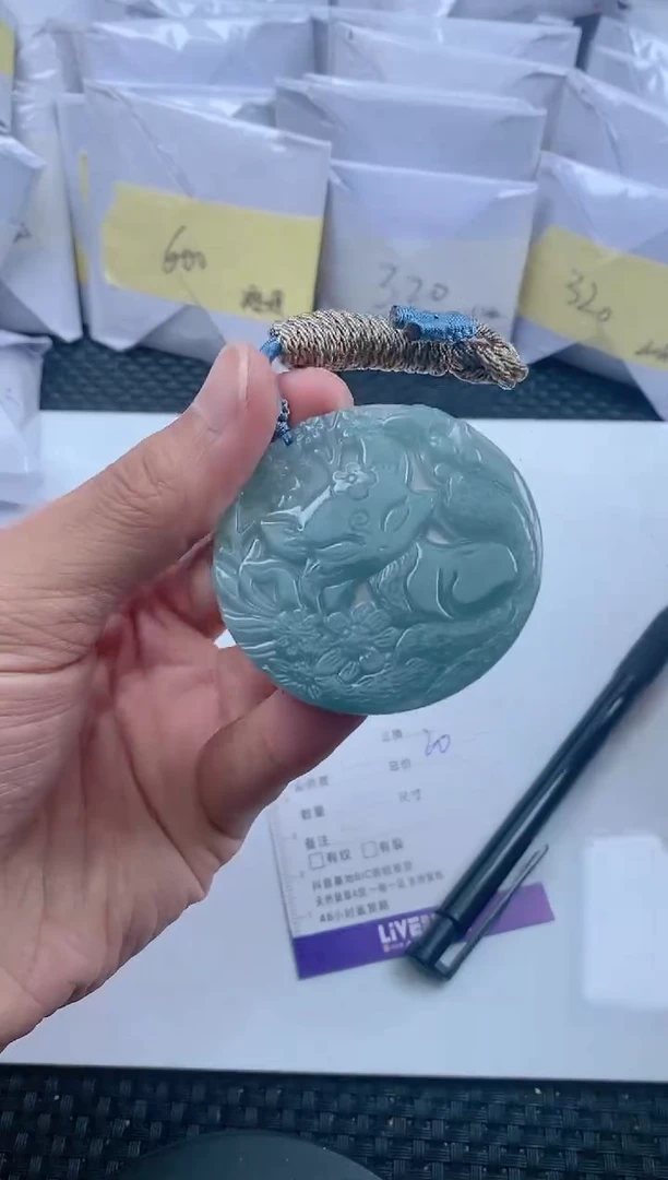 翡翠未镶嵌颈饰