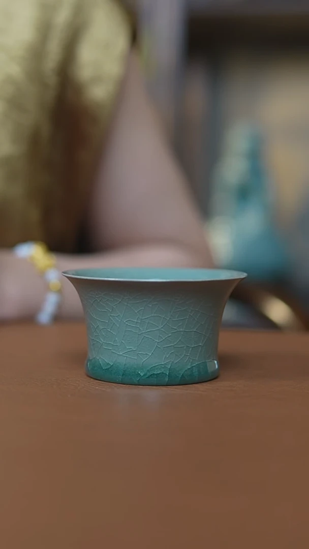 杯仿古翡翠绿釉平底马蹄杯瑕