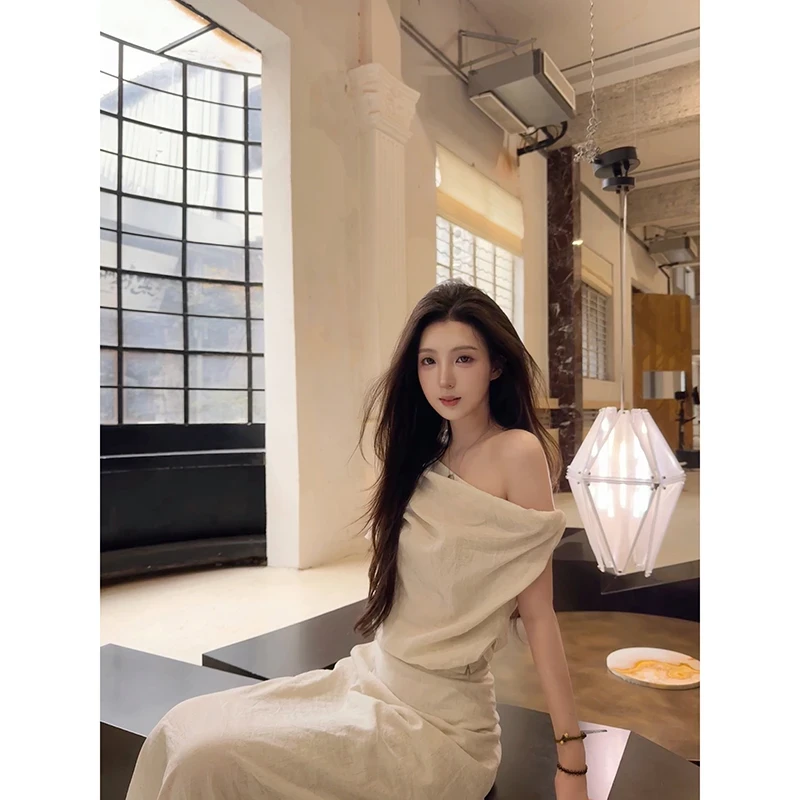 2025年新款超好看洋气时尚收腰显身材名媛显瘦设计感斜肩两件套女