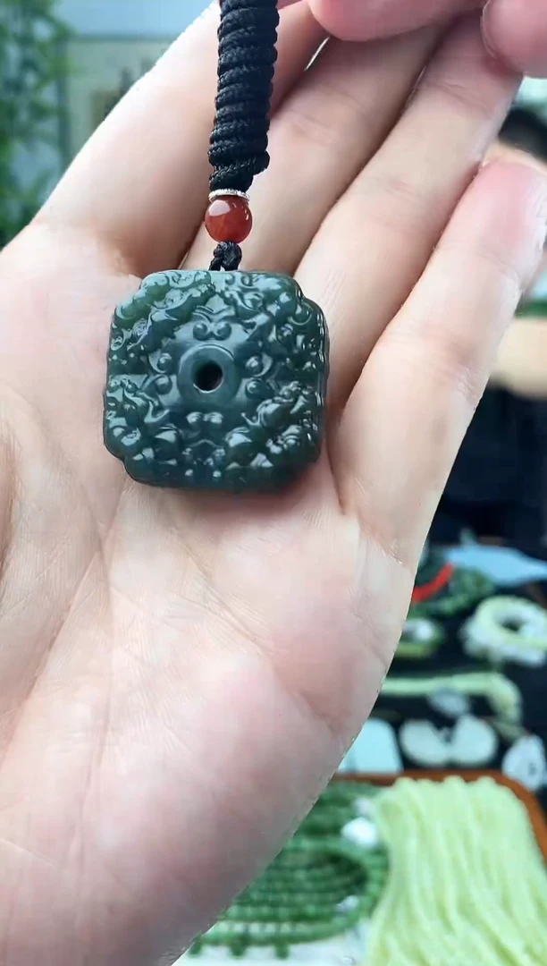 和田玉未镶嵌颈饰1