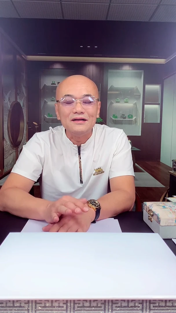 定制翡翠未镶嵌小*?天然翡翠(拍一发一）