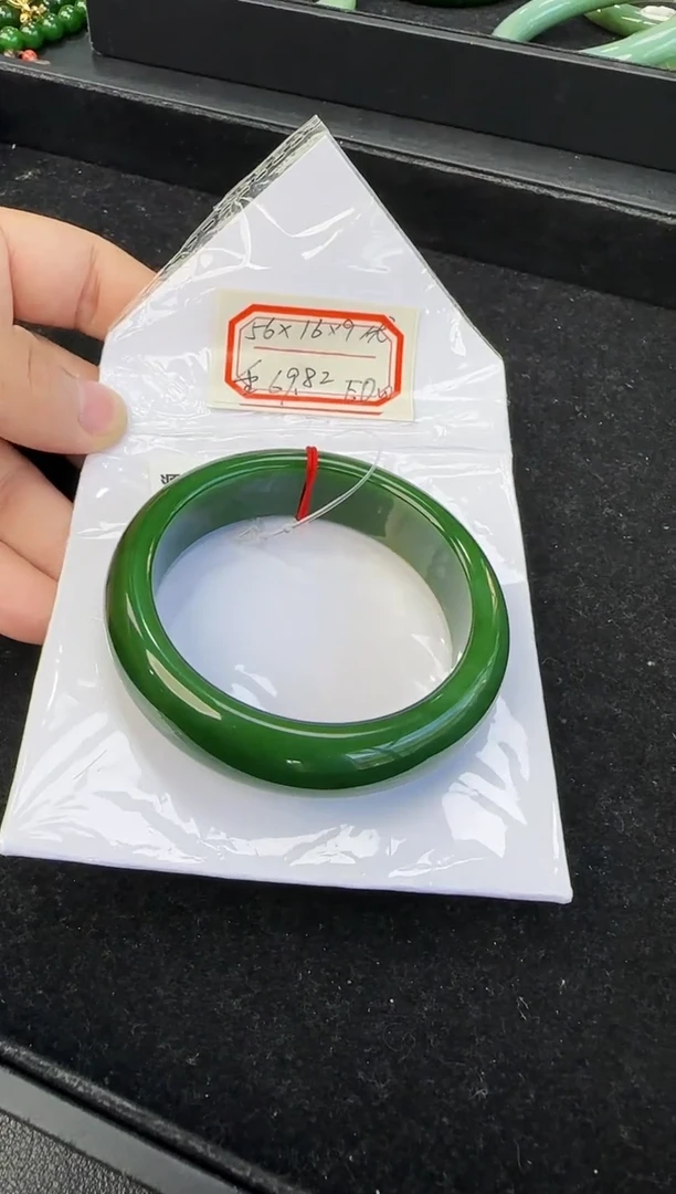 未镶嵌手镯和田玉浓粉绿56-57圈口