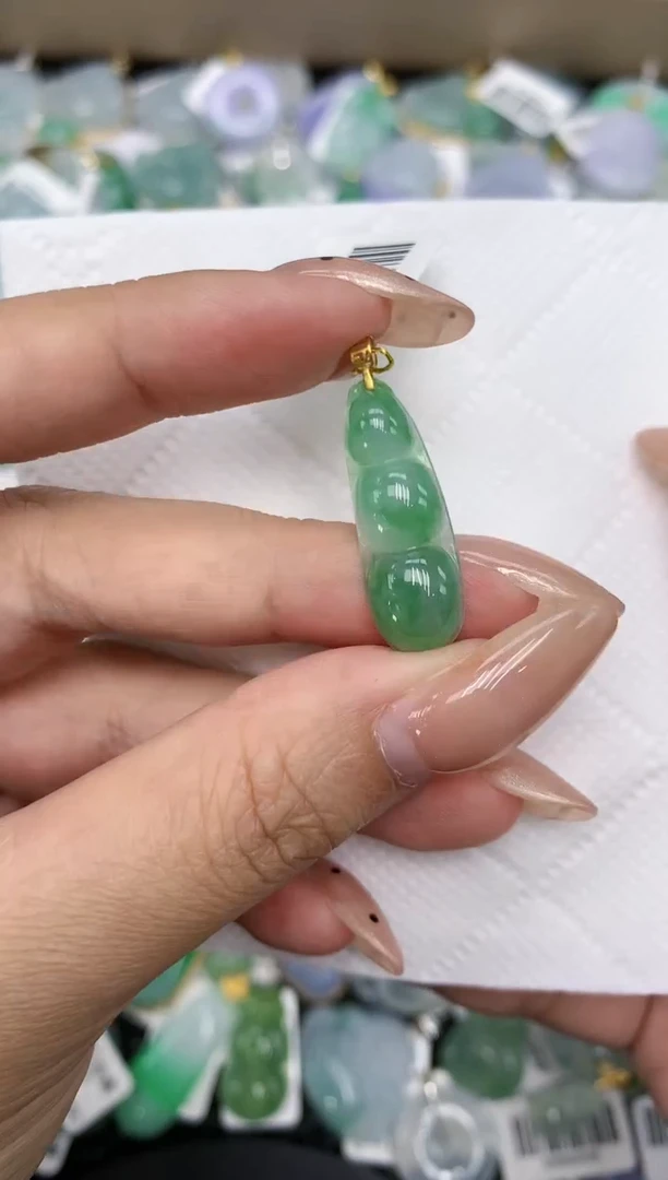 颈饰18K金镶嵌翡翠a货支持复检百元以上9元证书费自理