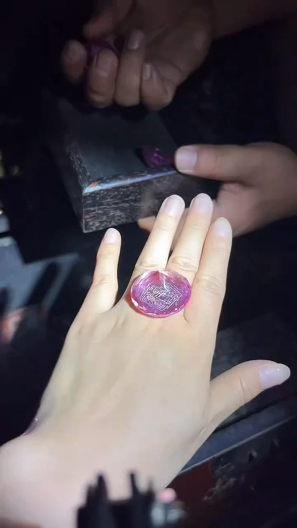 和田玉未镶嵌挂件把件.1件.粉