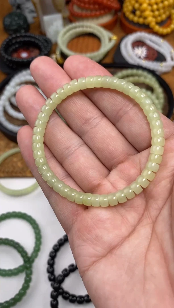 颈饰未镶嵌和田玉手串