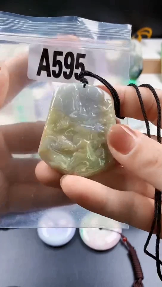 颈饰未镶嵌翡翠天然翡翠吊坠挂件