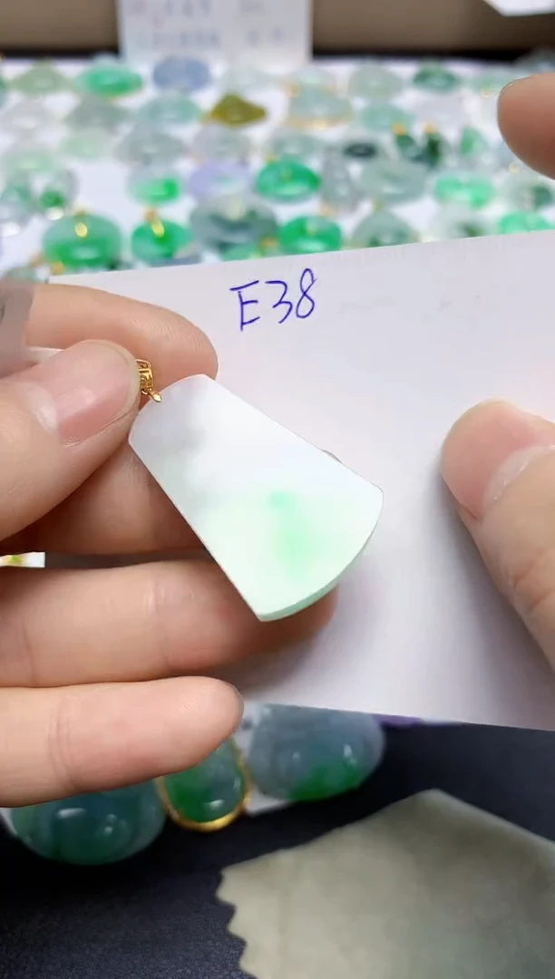 颈饰18K金镶嵌翡翠天然缅甸翡翠A货翡翠百元以上9元证书费自理