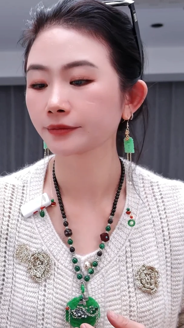 香榧木1898绿喜耳坠一对