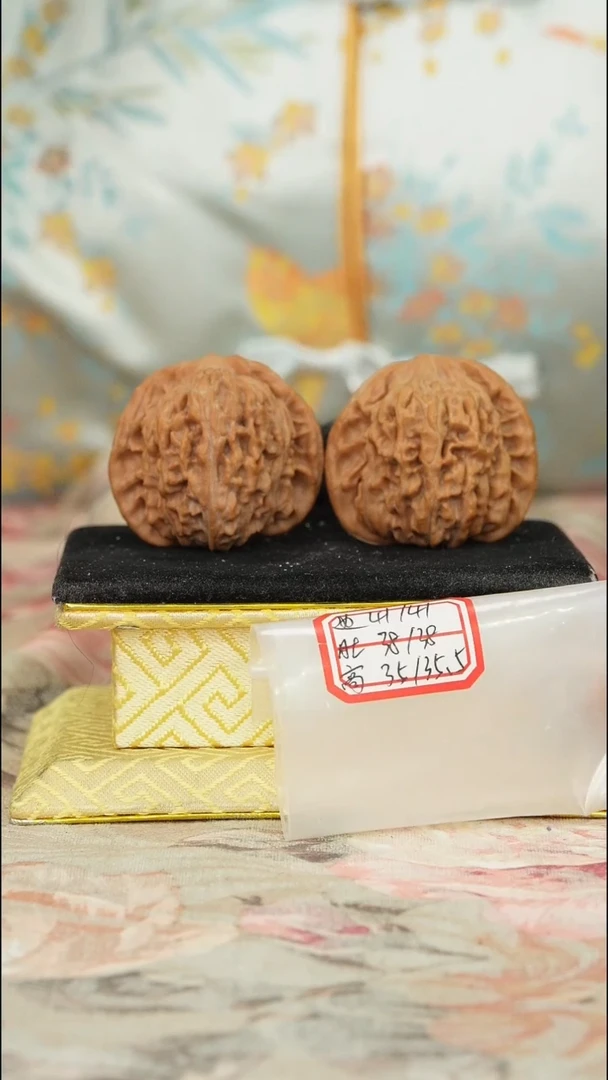 【闪购商品】文玩核桃把件一代楼