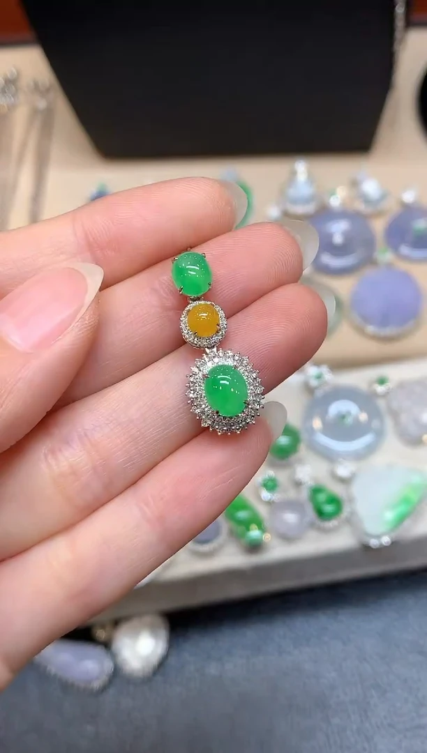 颈饰18K金镶嵌翡翠蛋面【无服务费