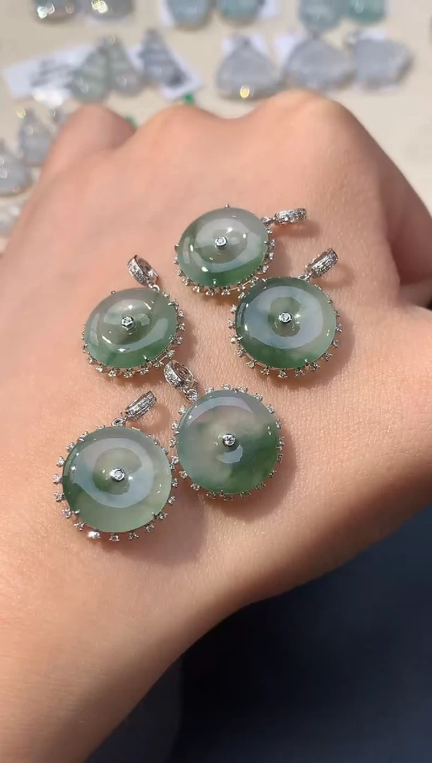 吊坠(不含链)18K金镶嵌翡翠Q191多样性发其一|2980