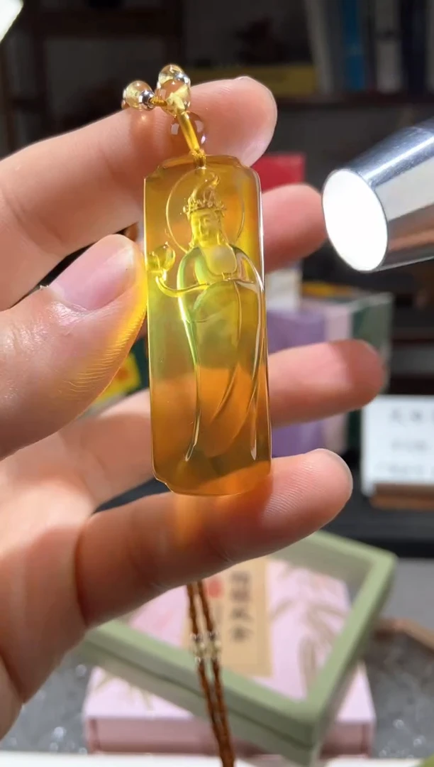 琥珀颈饰未镶嵌金棕珀大势至