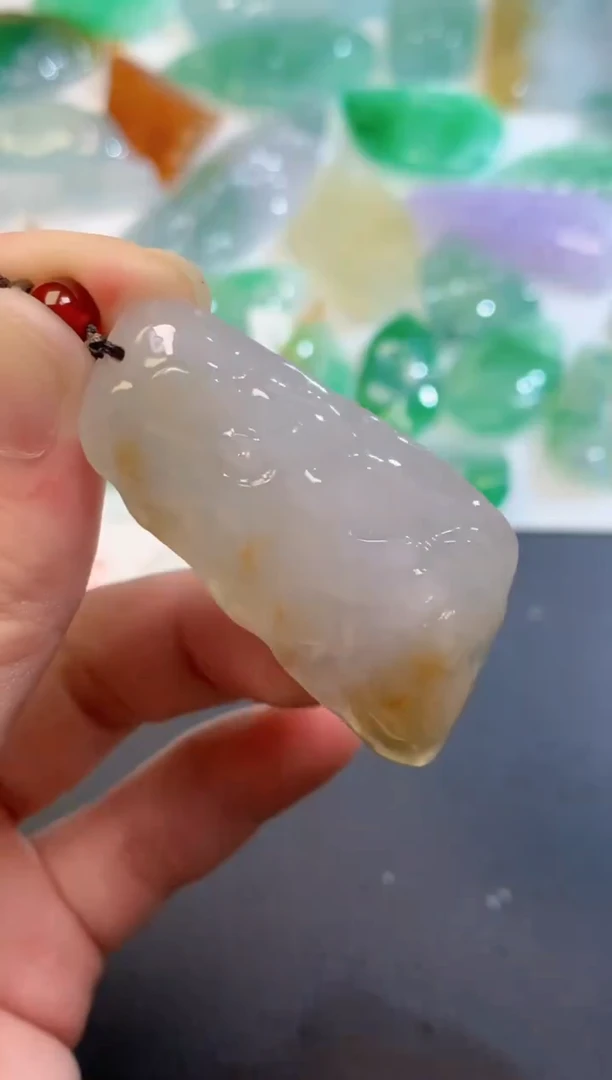 颈饰未镶嵌翡翠