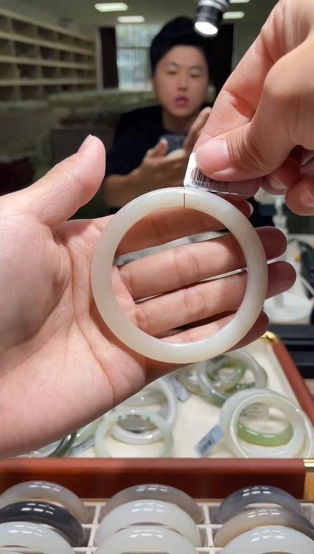 未镶嵌手镯和田玉57-58圈口 2067