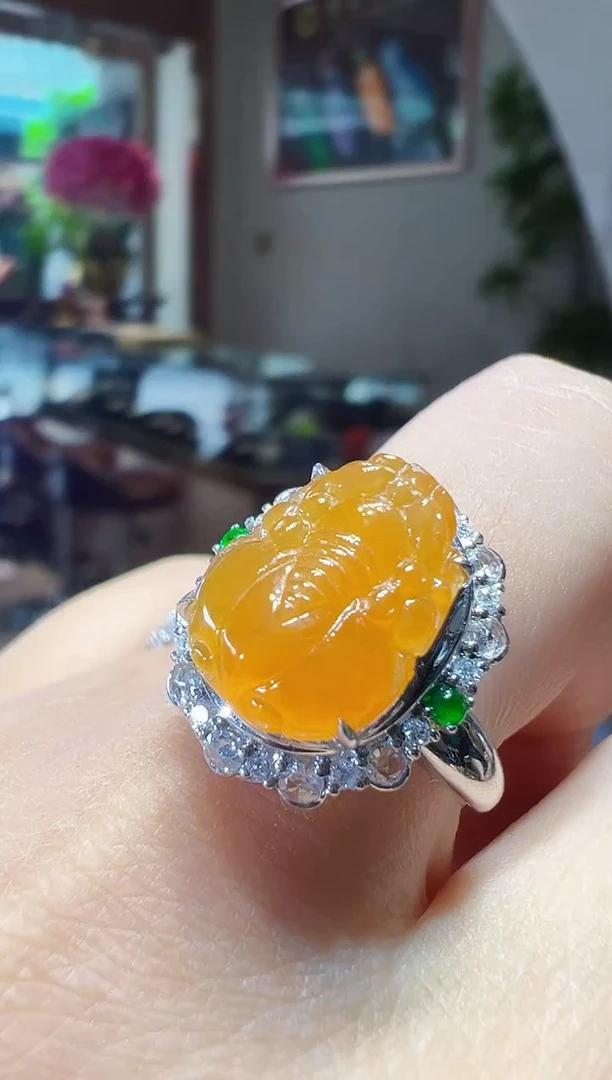18K金镶嵌戒指翡翠貔貅