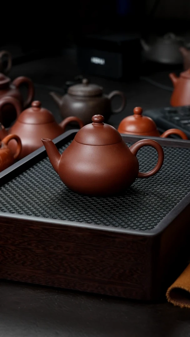 茶壶紫砂紫泥梨微瑕半手130