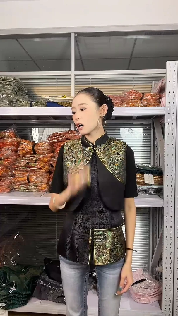 黑色小马甲  S码  85斤