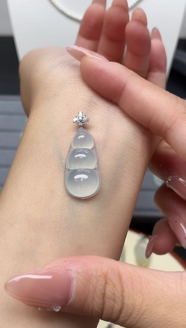 颈饰18K金镶嵌翡翠甜*(20号链接)纯天然A货缅甸翡翠豆子吊坠