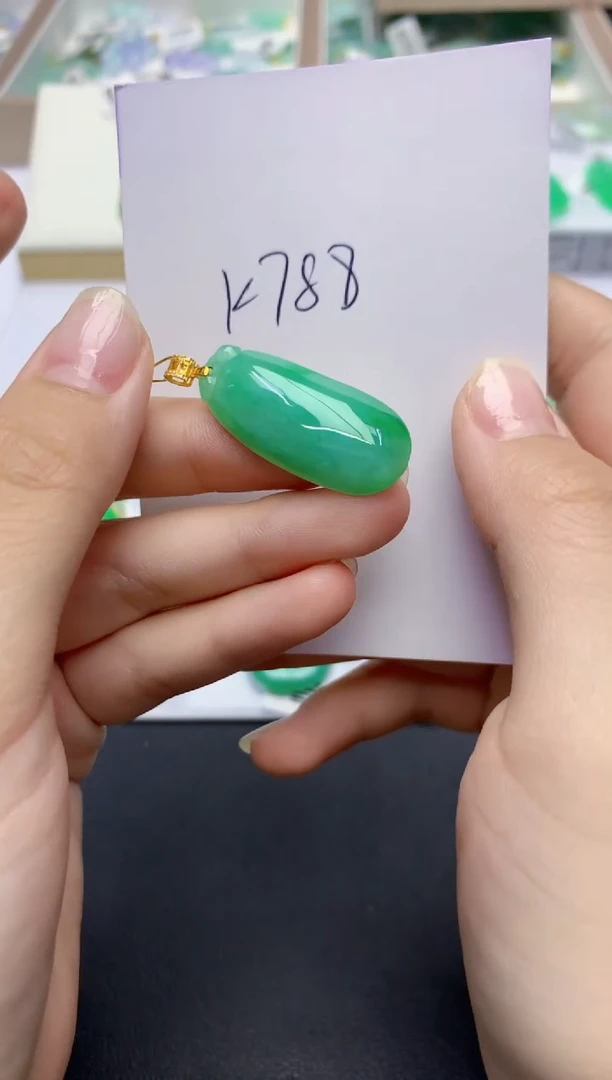 翡翠18K金镶嵌颈饰天然缅甸A货翡翠