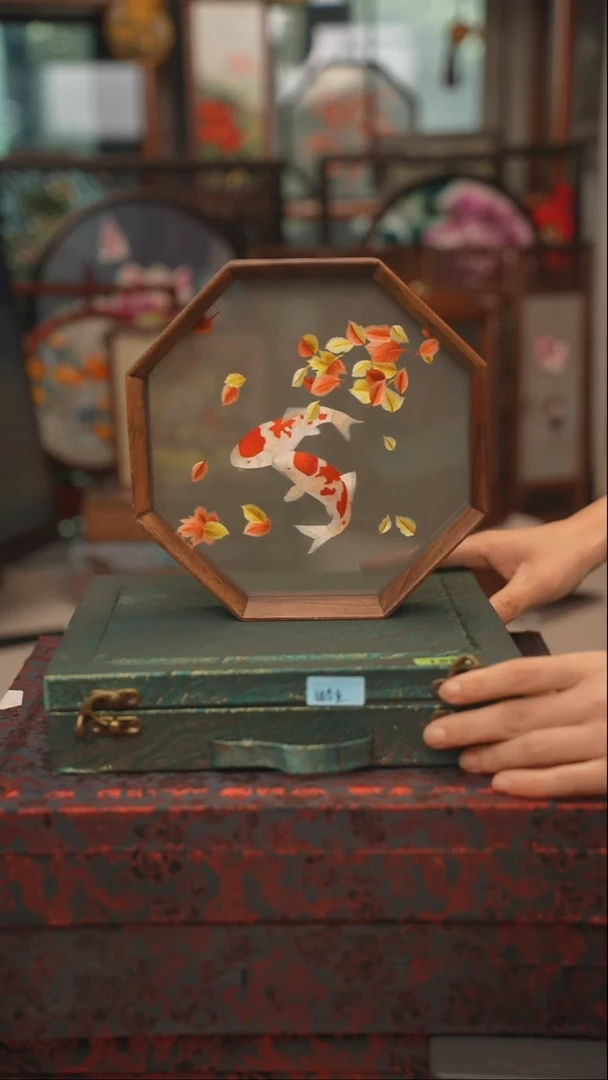 扇子苏绣双面绣八角台屏胡桃木框大号20CM