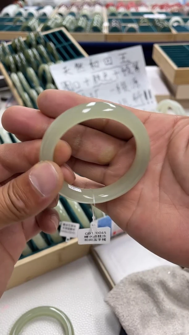 未镶嵌手镯和田玉六**?和田玉手镯170045