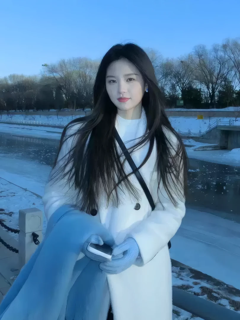 白色毛呢大衣女高级感中长款小个子2025秋冬新款正肩韩系宽松外套