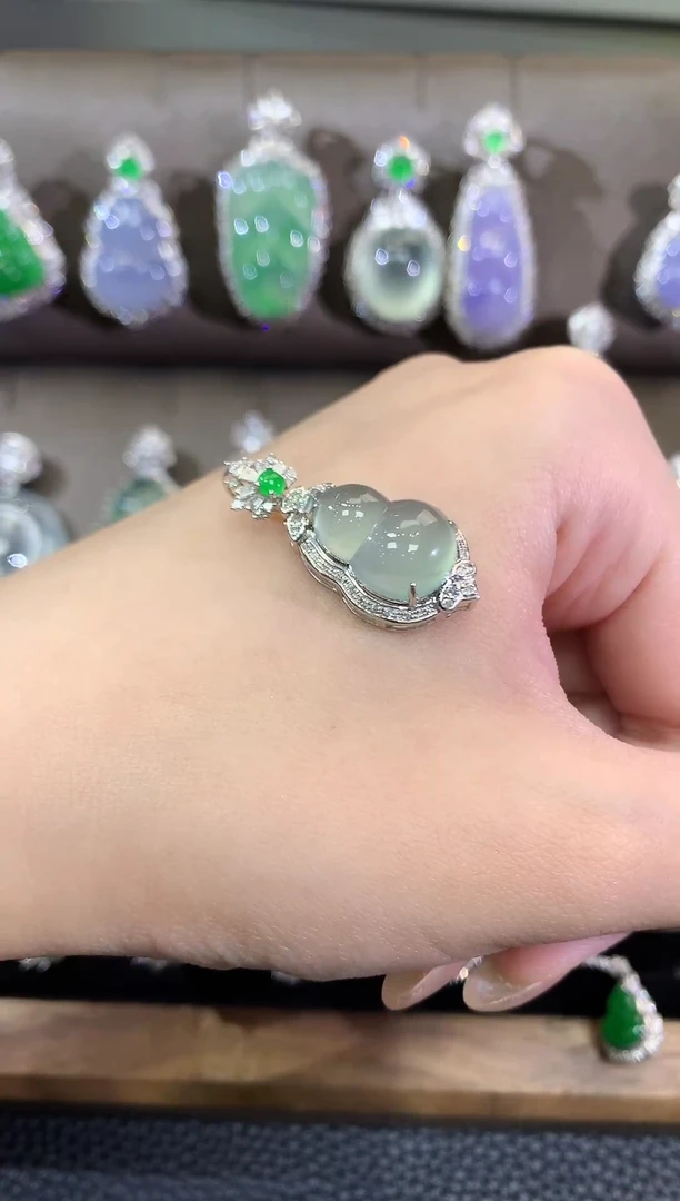 翡翠18K金镶嵌吊坠(不含链)夏日珠宝B21