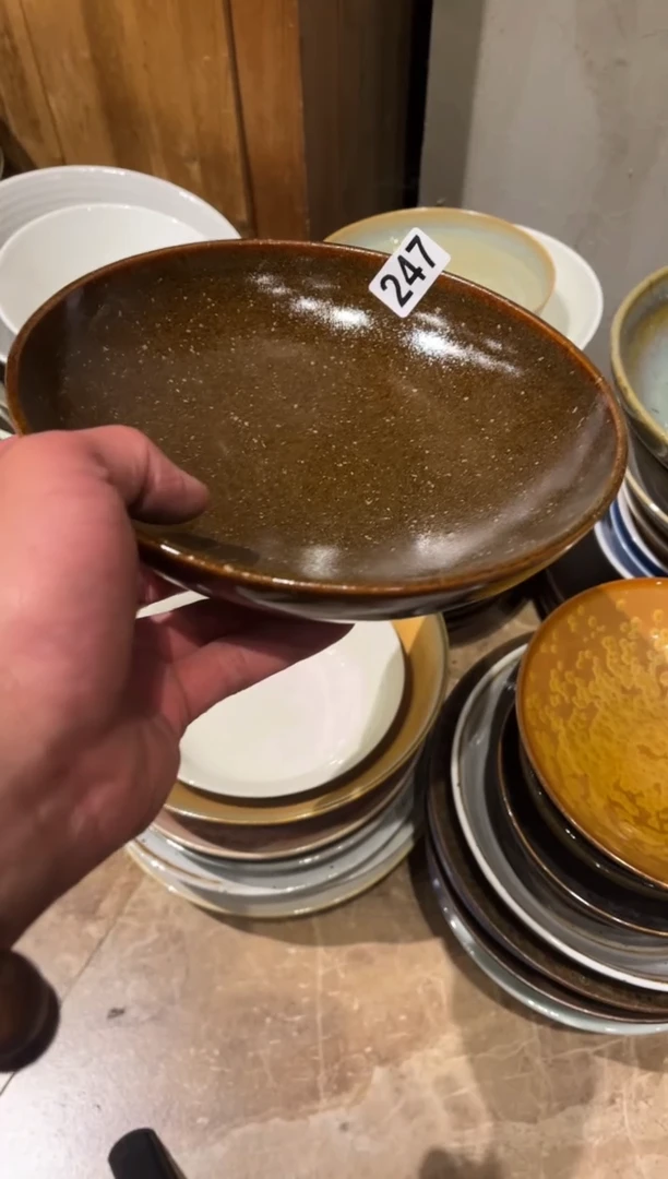 瓷片247 棕色手工锅盘1个