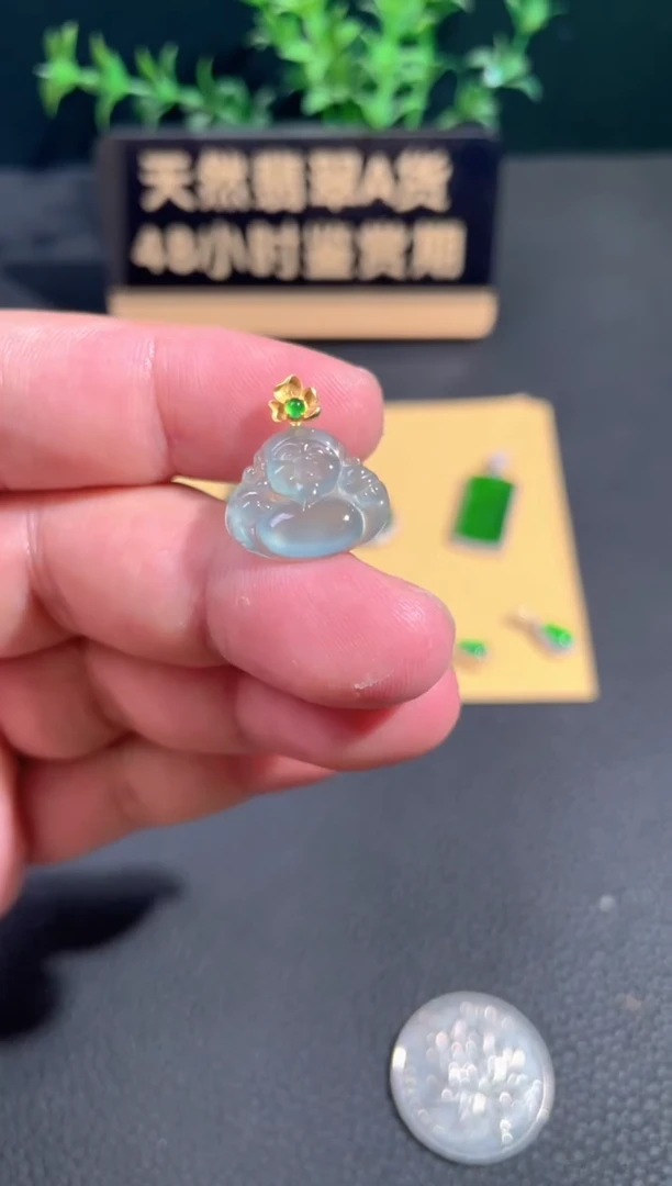 颈饰18K金镶嵌翡翠翡翠