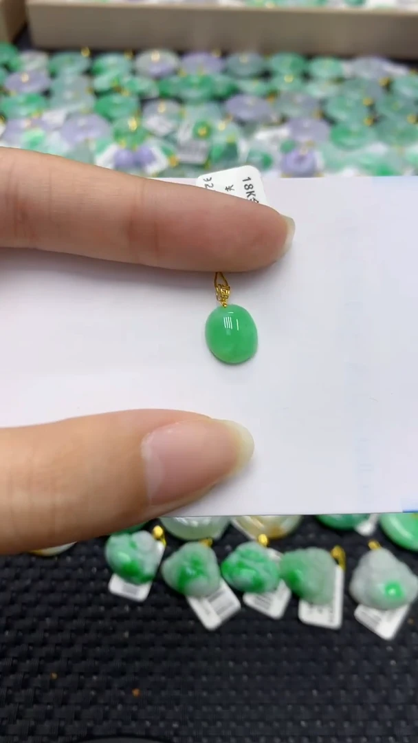 翡翠18K金镶嵌颈饰天然缅甸翡翠A货